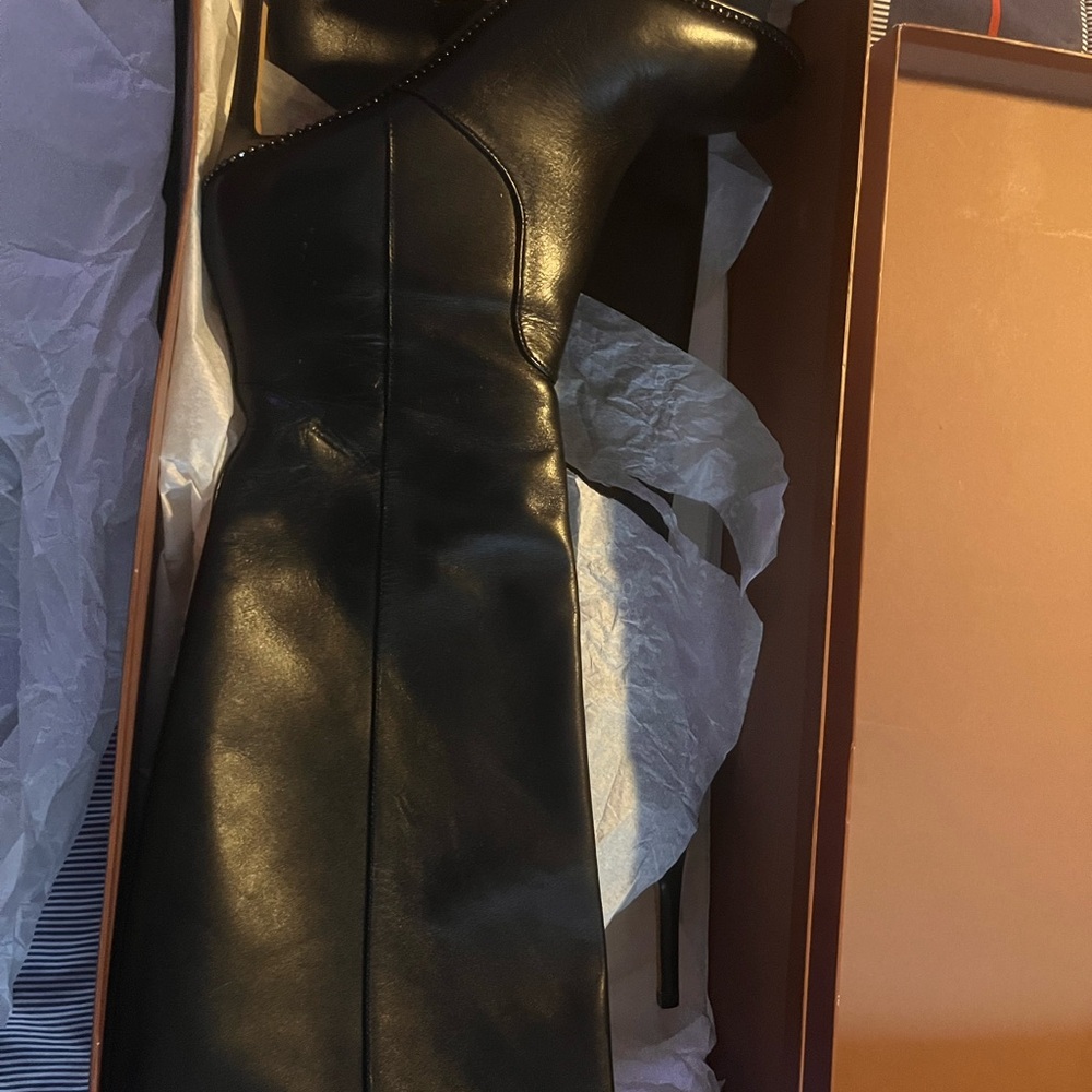Women’s gently used Coach knee boots. Size 10. Black in color.